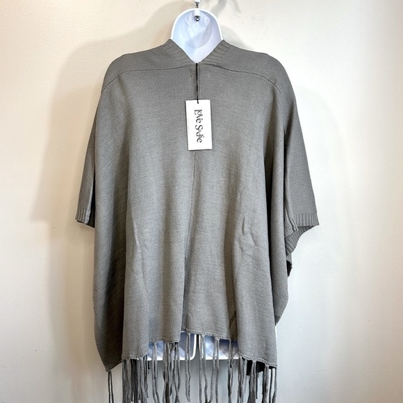 NWT Love Sadie Fringe Wrap Sweater Grey Size Small ✨🆕✨ - Picture 11 of 12